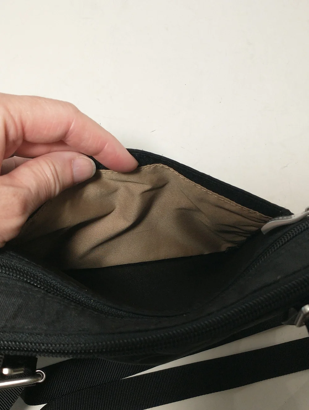 Baggallini Black Nylon Crossbody, Adjustable Straps, Multiple Pockets, 8.5